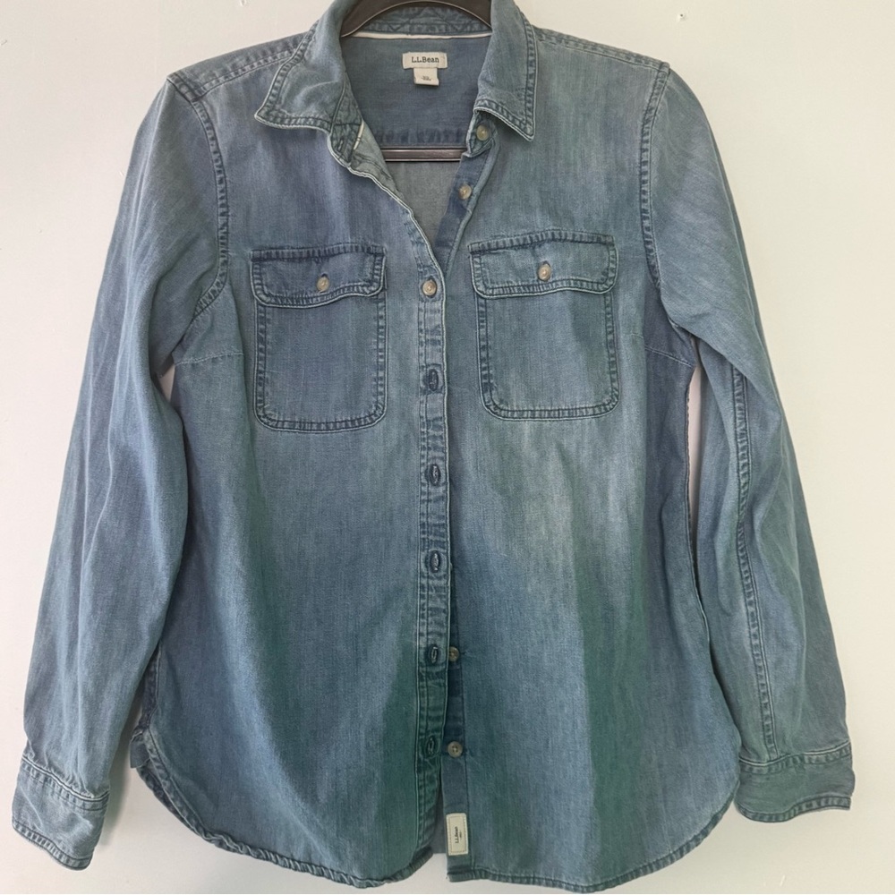 L.L. Bean Classic Light Wash Denim Button-Up Shirt XS never worn